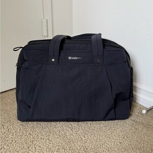 lululemon - duffle bag - black